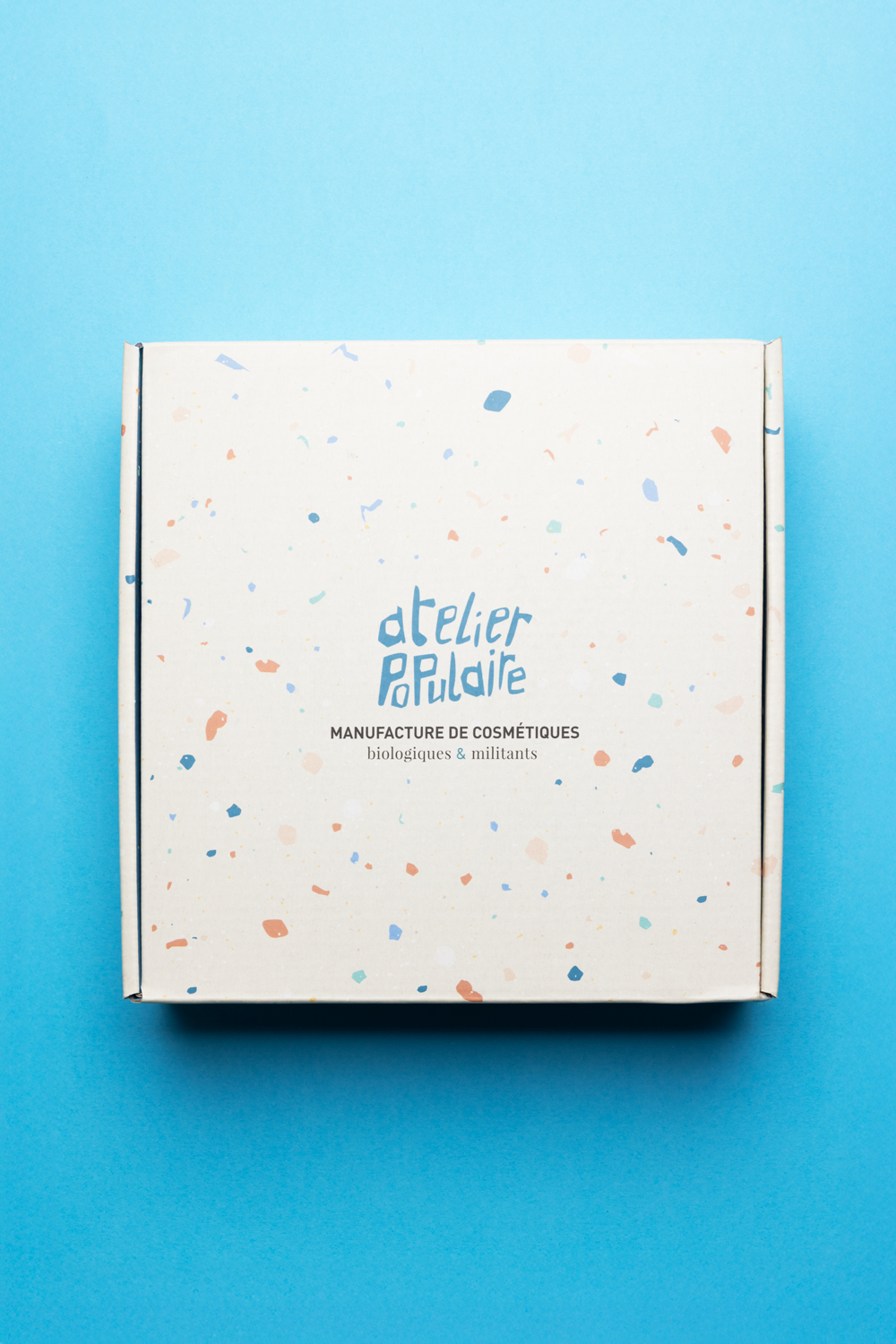 Boîte du kit savons, également conçu pour le séchage de ces derniers Boîte du kit savons, également conçu pour le séchage de ces derniers